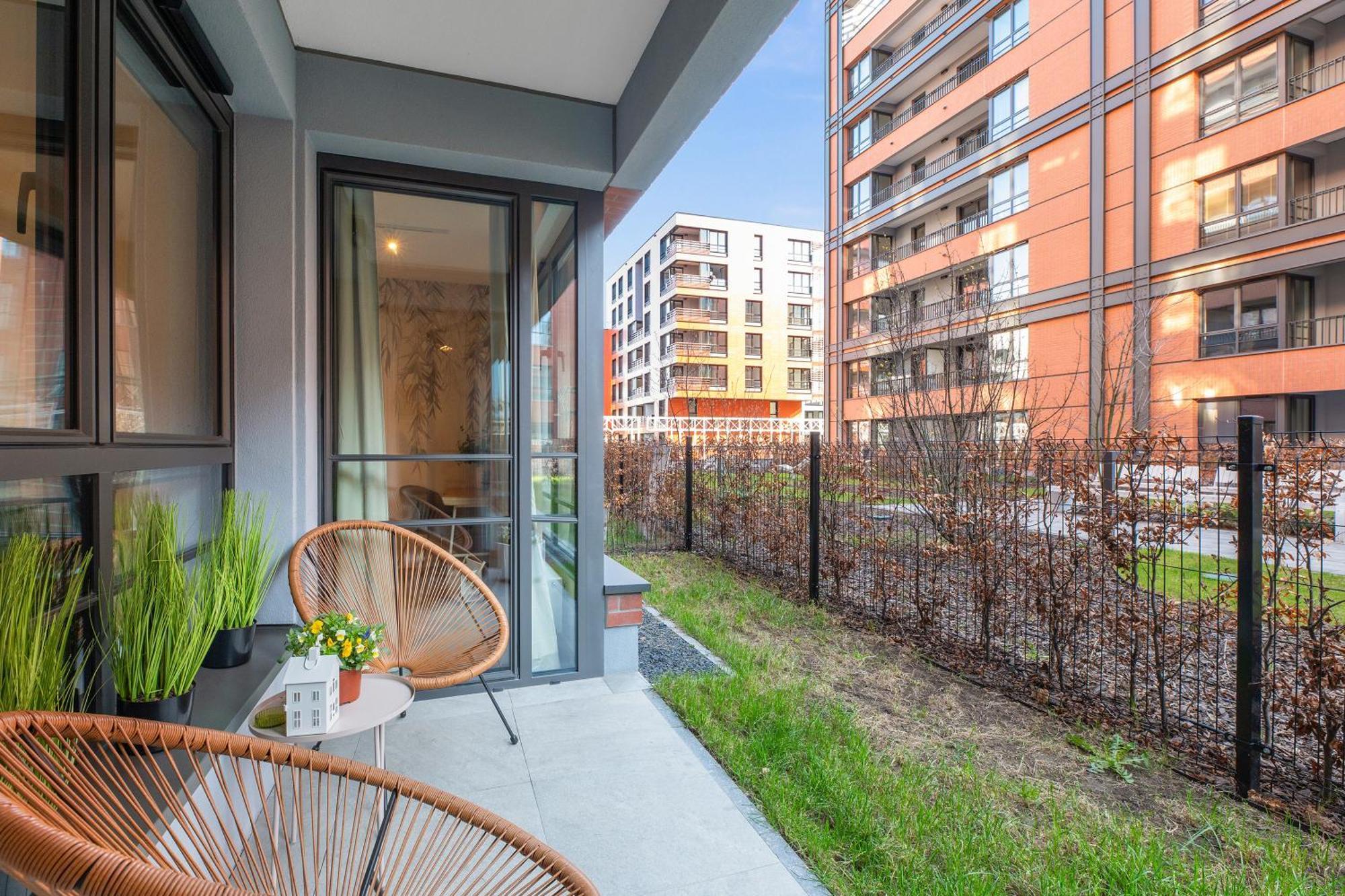 Doki Living - Foodhall & Parking By Downtown Apartments Gdansk Exterior photo